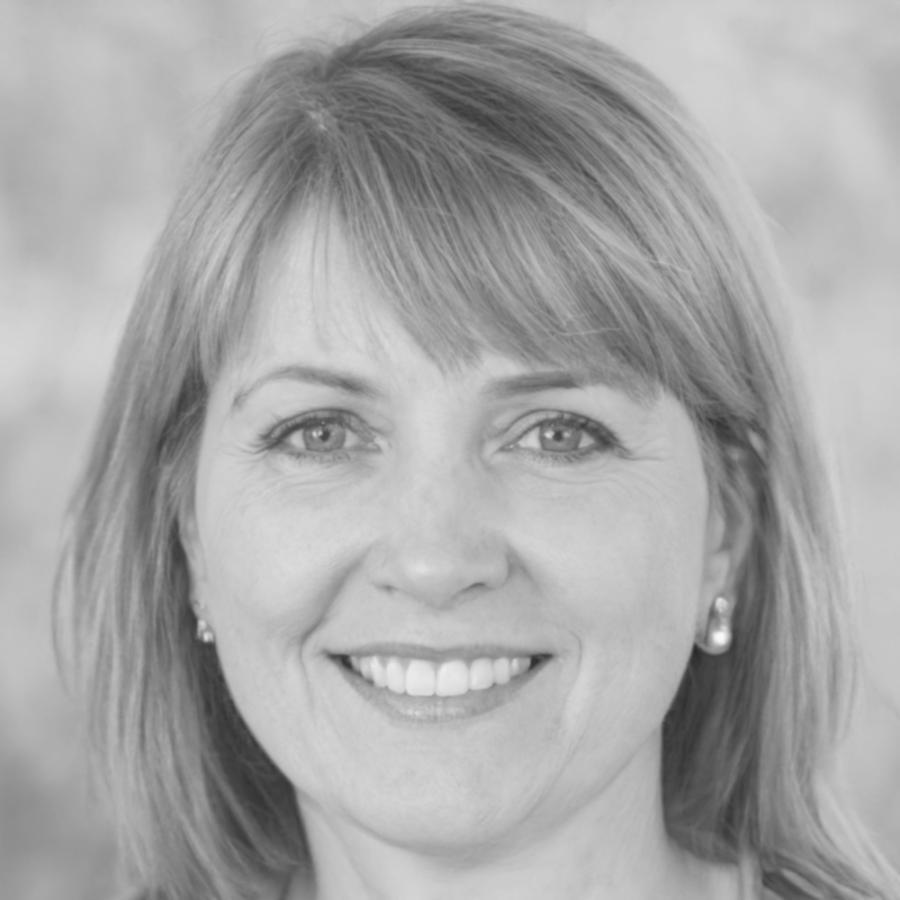 Sarah Weber, Investment Analystin